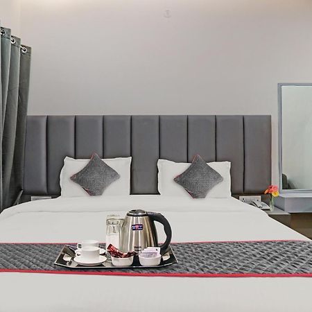 Super Townhouse Hotel Impact Chinhat Exterior photo