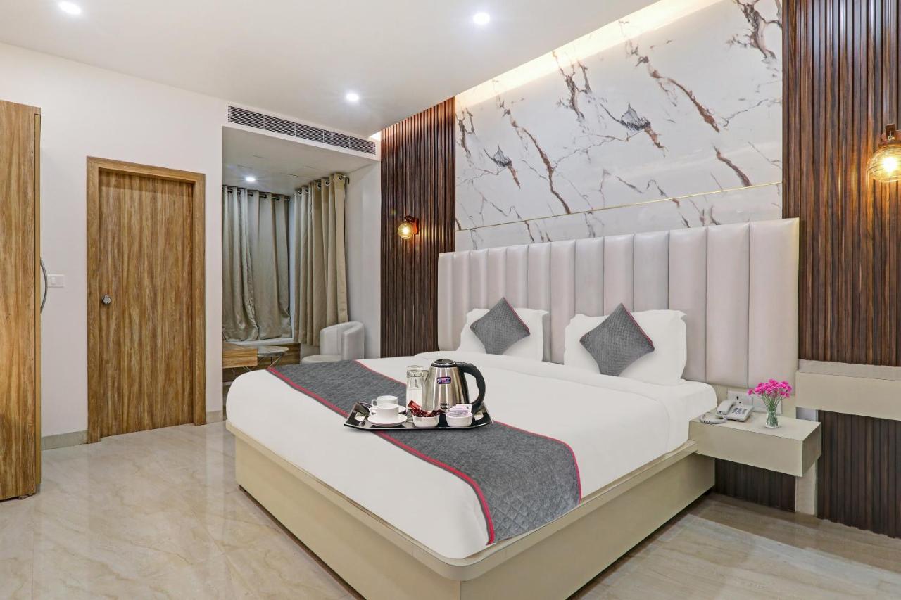 Super Townhouse Hotel Impact Chinhat Exterior photo