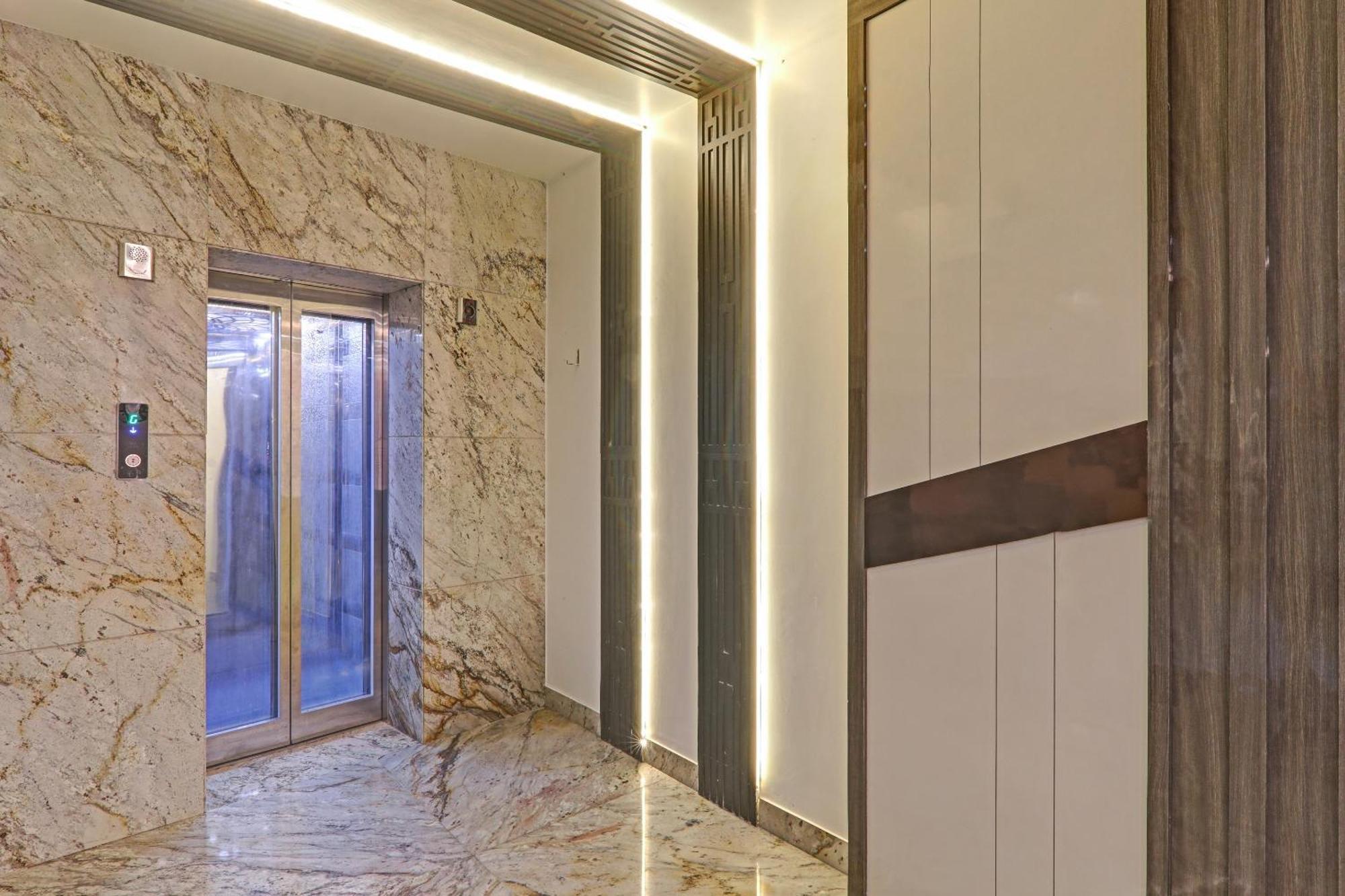 Super Townhouse Hotel Impact Chinhat Exterior photo