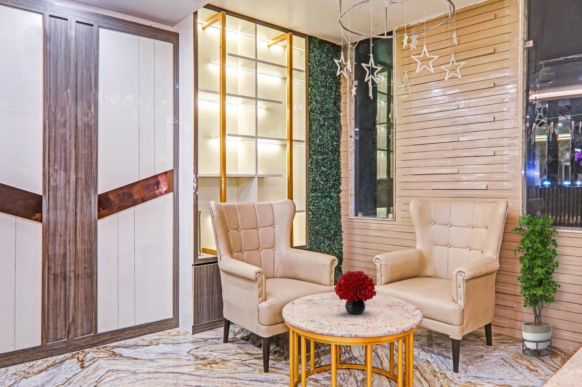 Super Townhouse Hotel Impact Chinhat Exterior photo